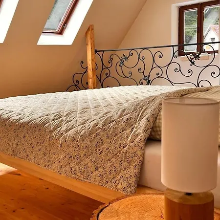 Hobití Domeček U Lesa A Studánky *
