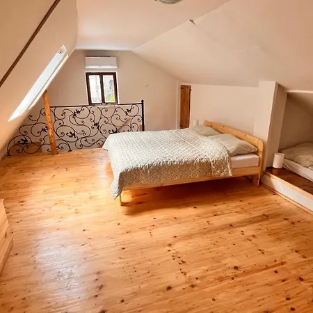 Hobiti Domecek U Lesa A Studanky Dom wakacyjny *