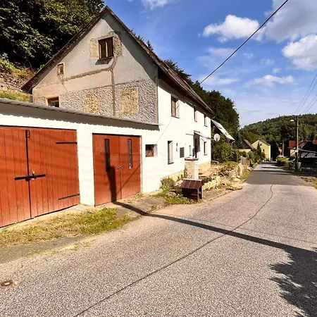 Hobiti Domecek U Lesa A Studanky Dom wakacyjny *